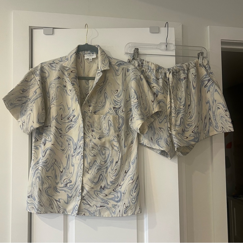 Who What Wear Cream and Blue Swirl Button Down Shirt